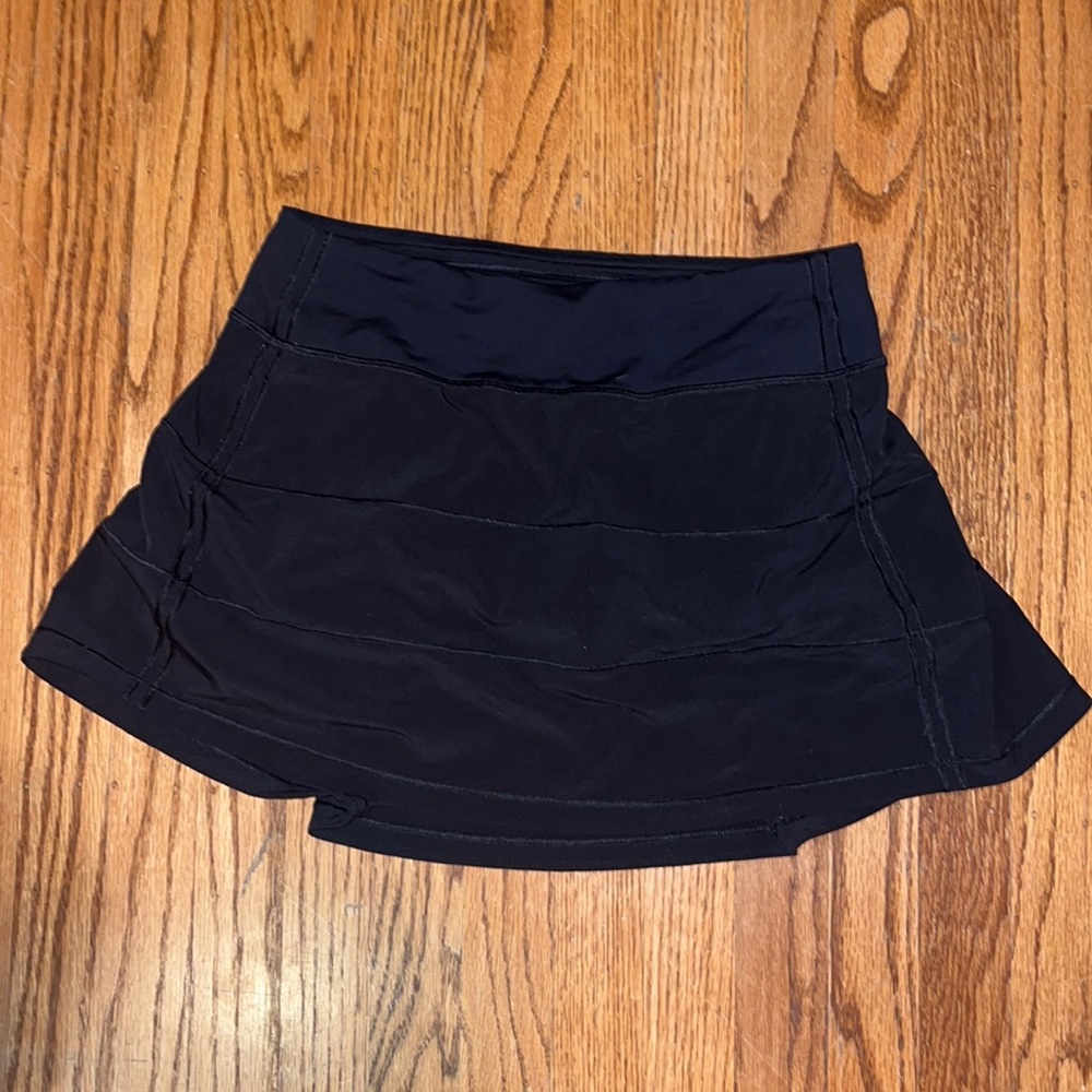 lululemon black tennis skirt size 4.